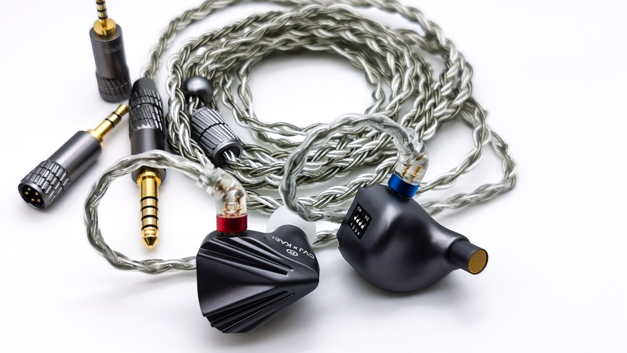 CVJ X KAEI Kumo」 片側8BA、高品質ダンパー等による入念な CVJ X KAEI Kumo」 片側8BA、高品質ダンパー等による入念な
