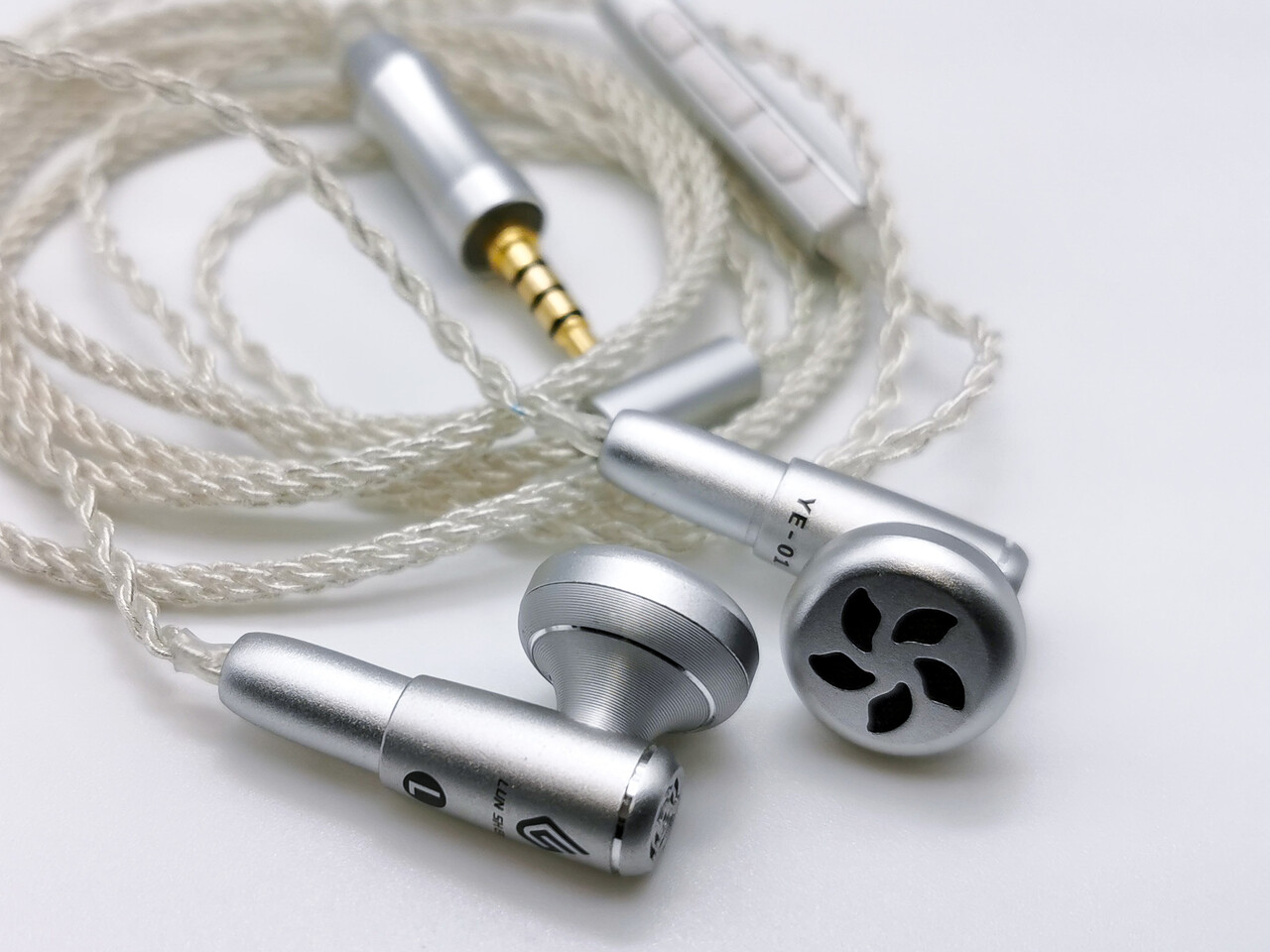 YINCROW Rhino イントラコンカイヤフォン mmcx4.4mm Yincrow Rhino 3.5/4.4mm HIFI Audiophile Flat-Head Earbud