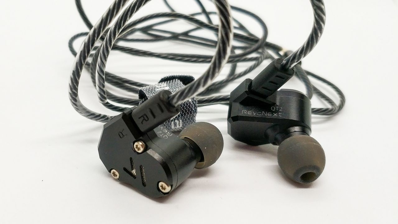 RevoNext QT2」(RN-QT2) 予想外の中低域メインの聴きやすさと RevoNext QT2」(RN-QT2) 予想外の中低域メインの聴きやすさと