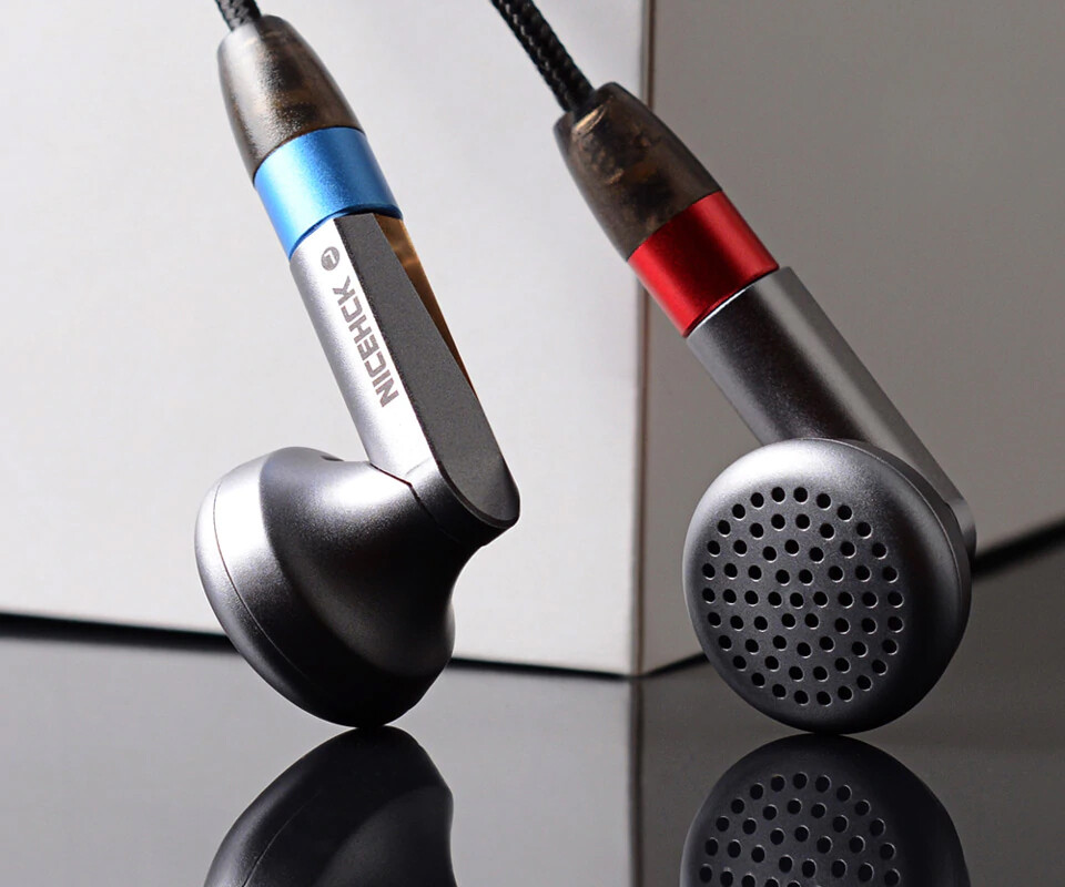 NICEHCK EBX21」 高級感のある外観、タイトでスピード感のある質