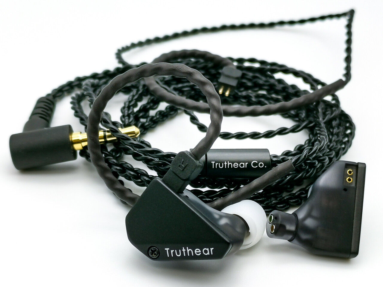 Truthear HEXA」 クールな外観に高度に計算された3BA+1DD構成の Truthear HEXA」 クールな外観に高度に計算された3BA+1DD構成の