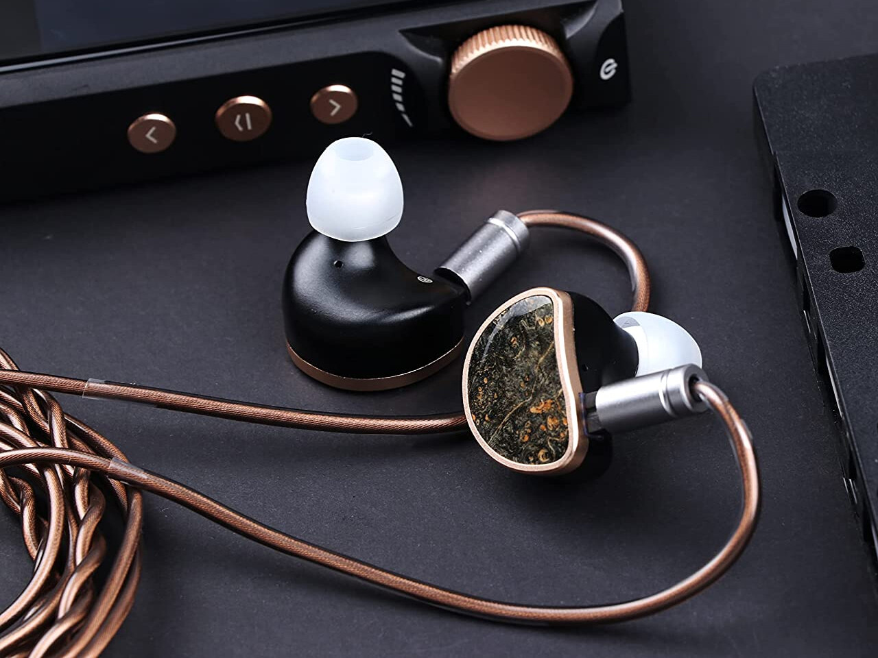THIEAUDIO Elixir」 ベリリウムコート多層CNT、スペック盛り盛り THIEAUDIO Elixir」 ベリリウムコート多層CNT、スペック盛り盛り