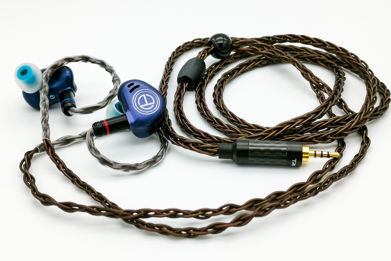 TRN T4」 8芯 単結晶銅線イヤホンケーブル ／ イヤホンの特徴を