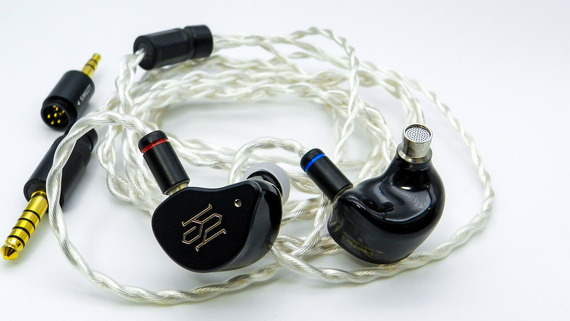 SIMGOT SuperMix 5」 1BC+1DD+2BA+1MP構成。良質なサウンドへさらに骨