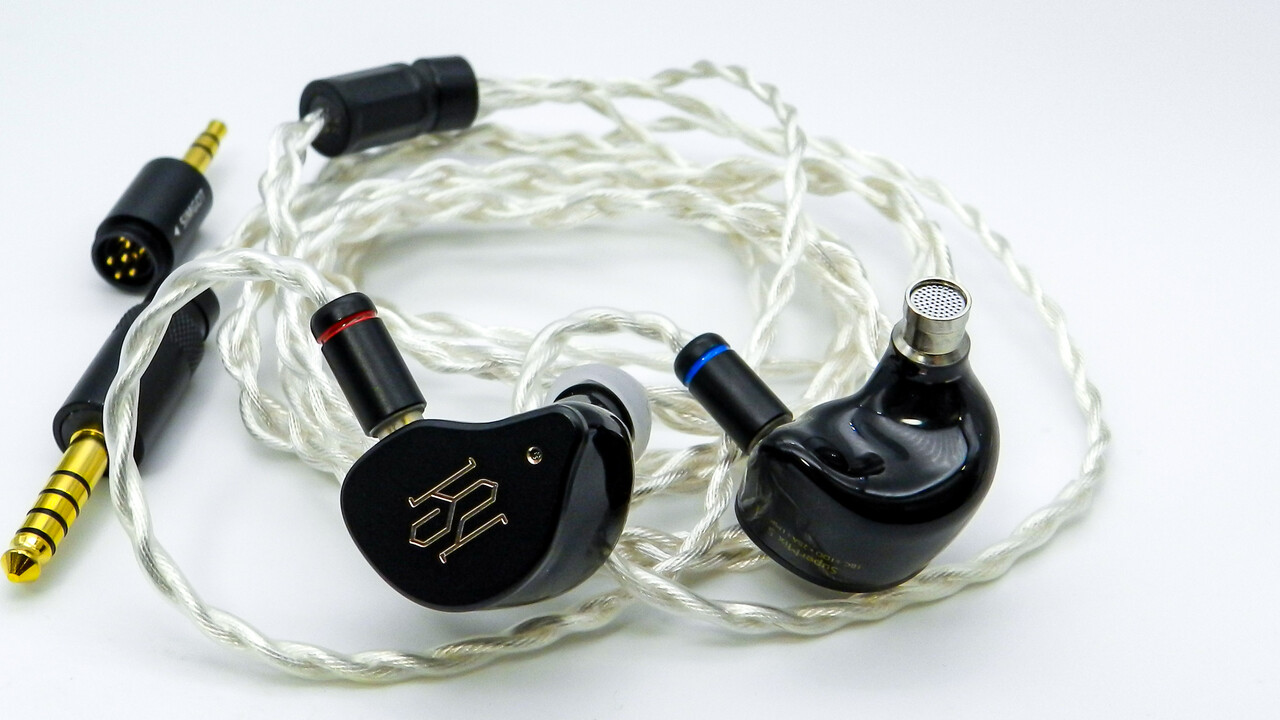 SIMGOT SuperMix 5」 1BC+1DD+2BA+1MP構成。良質なサウンドへさらに骨