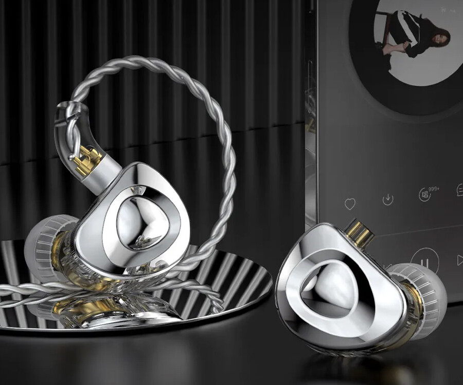 TRN MT4」（2DD構成）＆「TRN MT1 Max」（スイッチ付き1DD