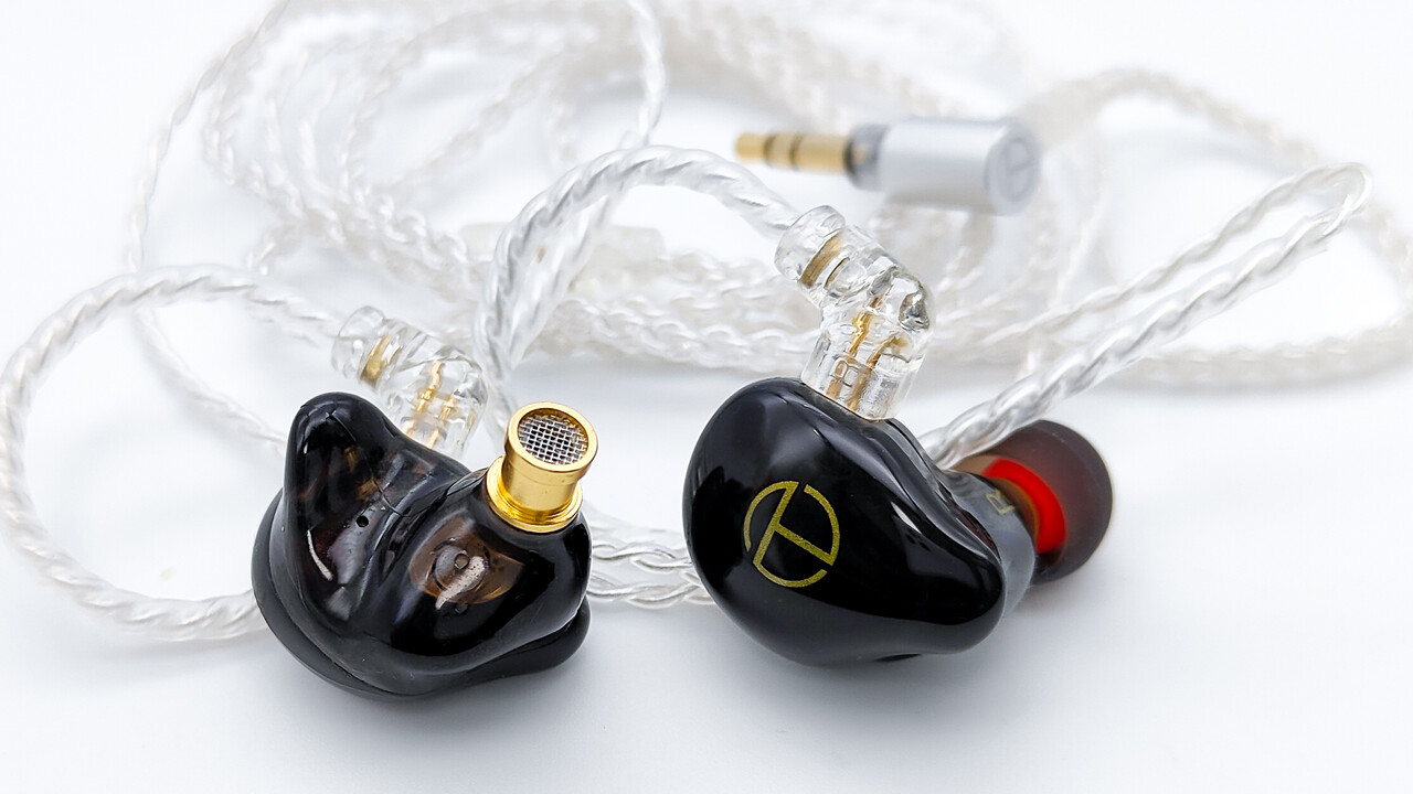 TRN ST2」1BA+1DD構成で質を高めたTRNらしい寒色系ドンシャリ傾向