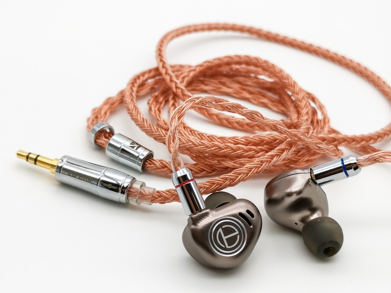 KBEAR「KBX4880」 様々なイヤホンに合せやすく、情報量のアップ