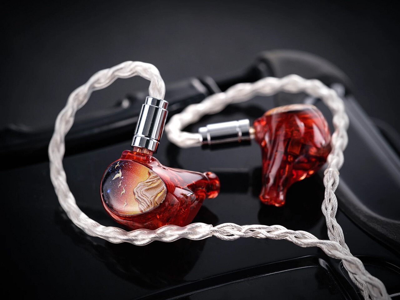 Celest Phoenixcall 2.0」 カラフルなデザインを踏襲し2DD+2BA+2FPD