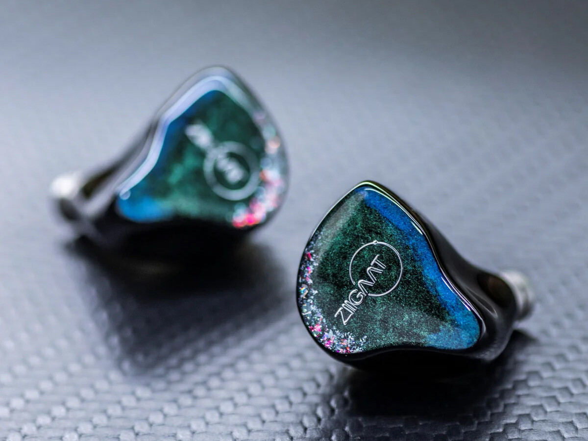 【Luna】バイナルメーション CDAセット バリアント ZiiGaat Luna」 Knowles & Sonion製による 6BA構成。美しい
