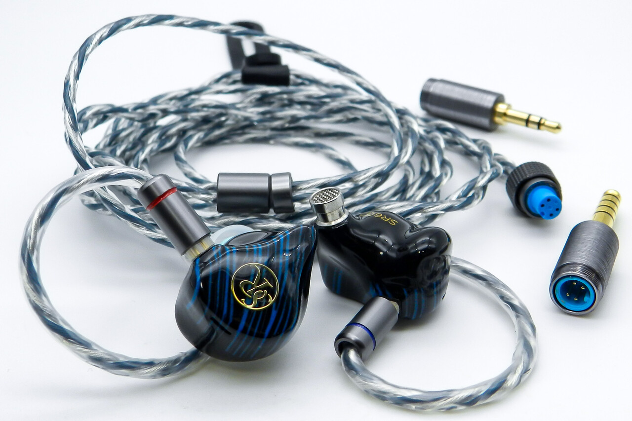 イヤホン soundrhyme sr6 Sound Rhyme SR6」 1DD+2BA+2PD+1BCで充実した構成。イマドキながら多
