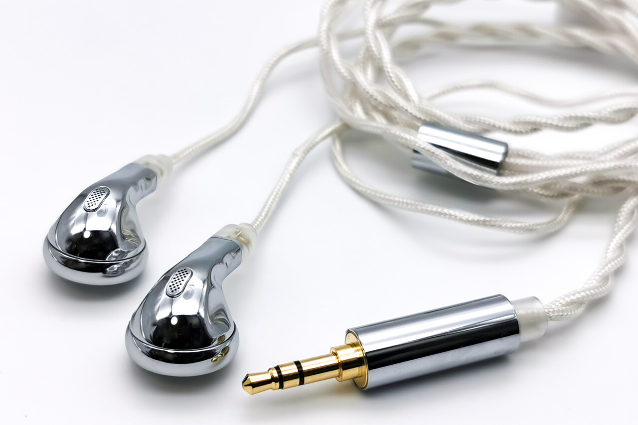 TRN Seahorse Pro」 流線型の金属ハウジングが美しく付属品も充実。お