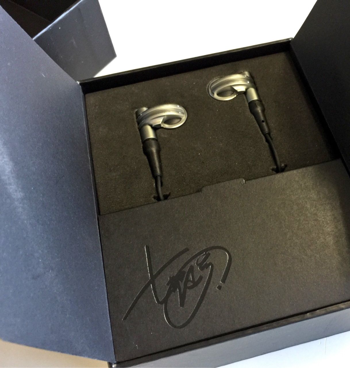 レビュー】エレコム「EHP-SH1000SV」士郎正宗コラボ・高音質イヤホンが