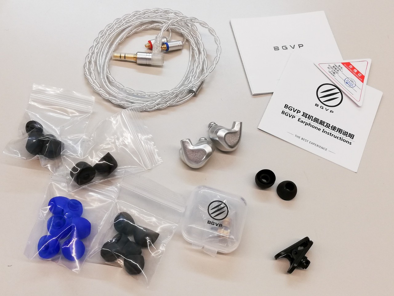ヘッドフォン/イヤフォン BGVP DMG 2DD+4BA BGVP DMG」 4BA+2DD構成ながら抜群の中低域と立体的な音場感。3
