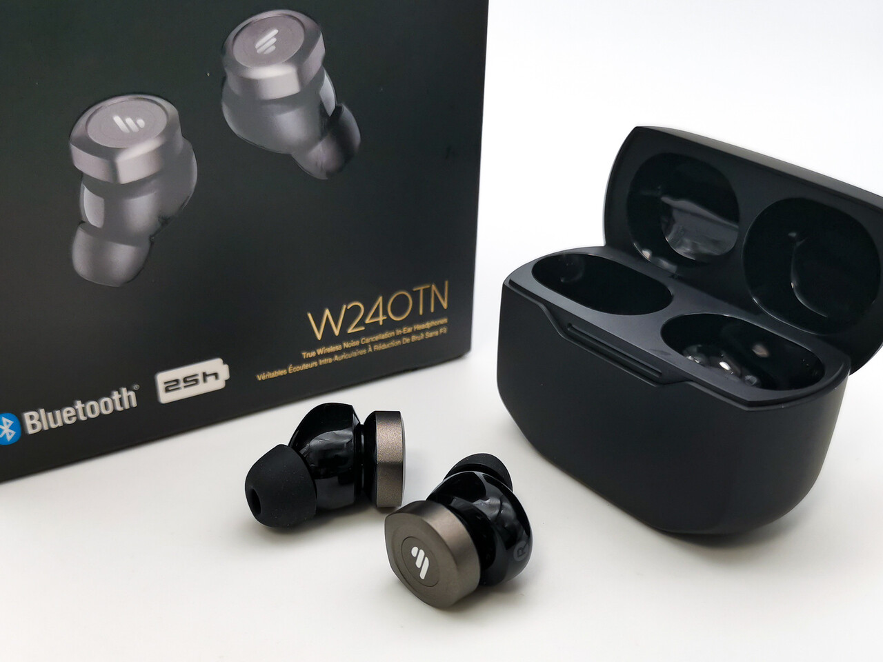 EDIFIER W240TN」 実際の接続性と音質を追求し、強力ANCと長時間稼働の