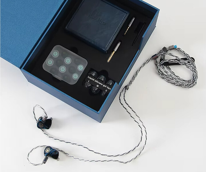 イヤホン soundrhyme sr6 Sound Rhyme SR6」 1DD+2BA+2PD+1BCで充実した構成。イマドキながら多