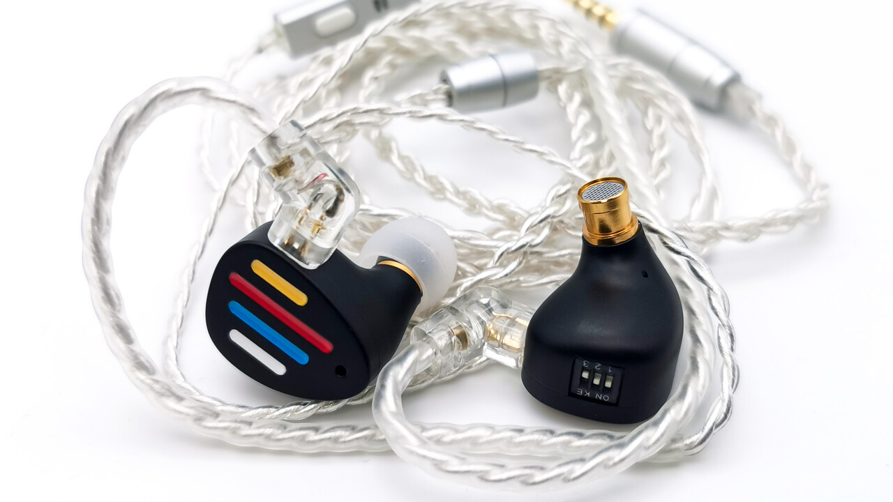 ND X12」 個性的デザインの5BA+1DD構成。明瞭なハイブリッドサウンドに