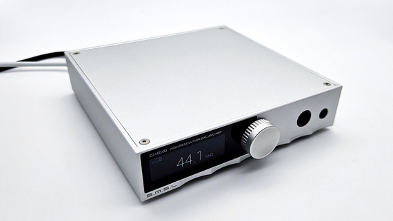「SMSL D100」 150ドル以下ながら「ES9081」搭載で使いやすい低ノイズの明瞭サウンド＆4.4mmコネクタ搭載。小型DAC-DAC／ヘッドホンアンプ 【レビュー】
