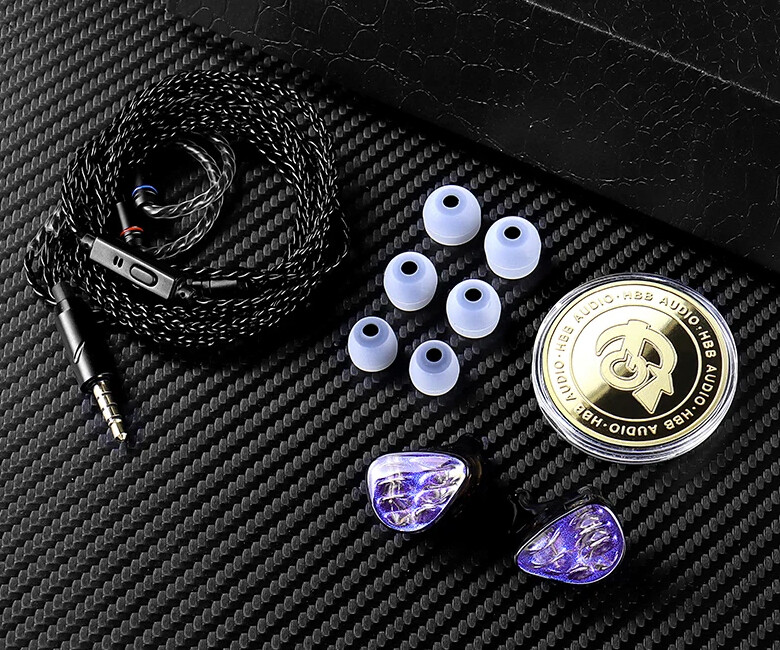 QKZ x HBB Hades」 9mm LCP振動板ドライバー×2基を並列配置。極端な