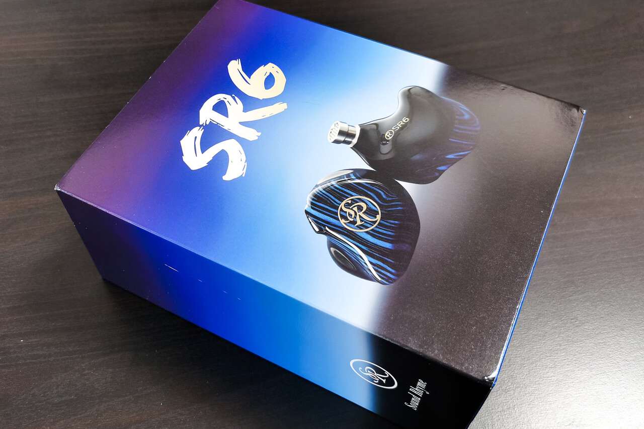 Sound Rhyme SR6」 1DD+2BA+2PD+1BCで充実した構成。イマドキながら多