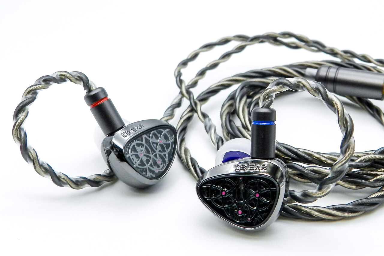 KBEAR Tourbillon Pro」 魅力的なギアデザインにPU+PEEK+ブルーDLC振動