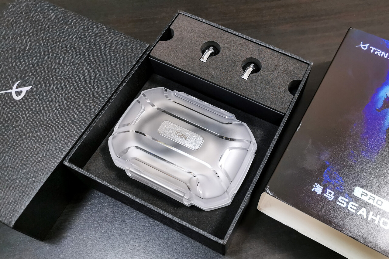TRN Seahorse Pro」 流線型の金属ハウジングが美しく付属品も
