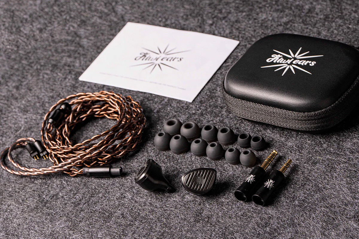 Kiwi Ears Septet」 1DD+4BA+1MPT+1PZTの片側7ドライバー構成