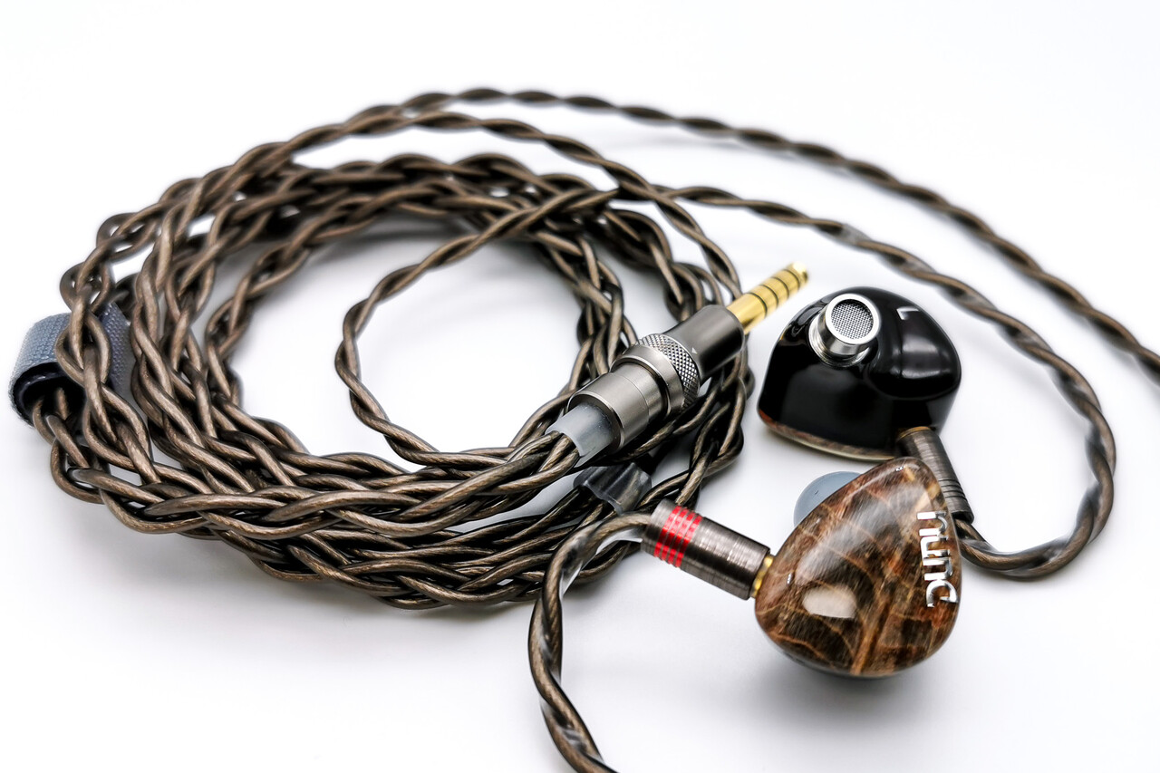 DUNU x Gizaudio DaVinci」 4BA+2DD構成で同クラス「いいとこ DUNU x Gizaudio DaVinci」 4BA+2DD構成で同クラス「いいとこ