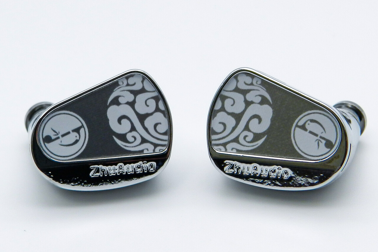 Zhulinniao JingHong Z3 (驚鴻 Z3)」 10mm+6mmの2DD構成、質の高い金属