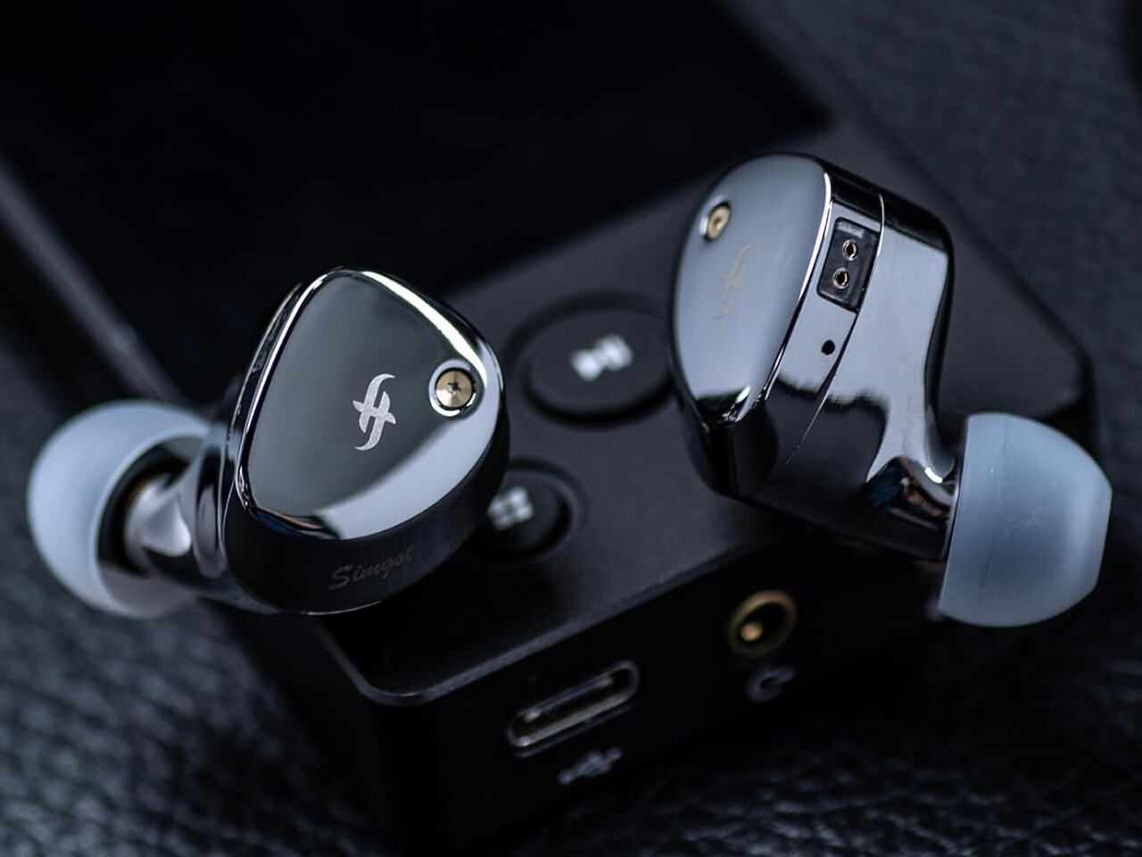 SIMGOT ET142」 12.1mm平面+多層PZTハイブリッド。同社らしい音