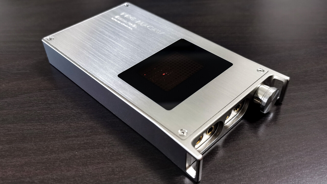 iBasso PB6 MACAW」 JAN6418真空管を4基搭載。TUBE/ClassABモード切替