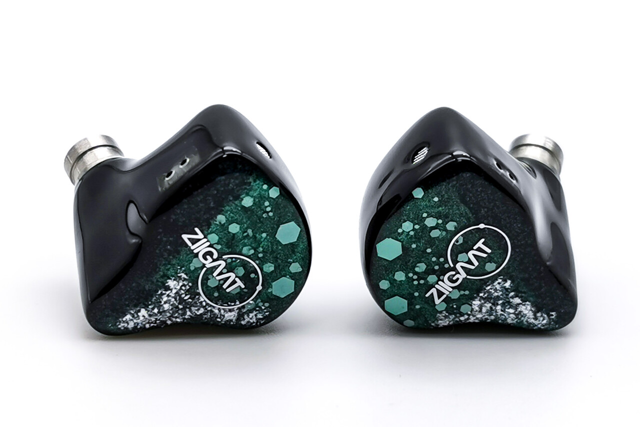 ZiiGaat Arcanis」 Knowles製BAをふんだんに使用し、低域に