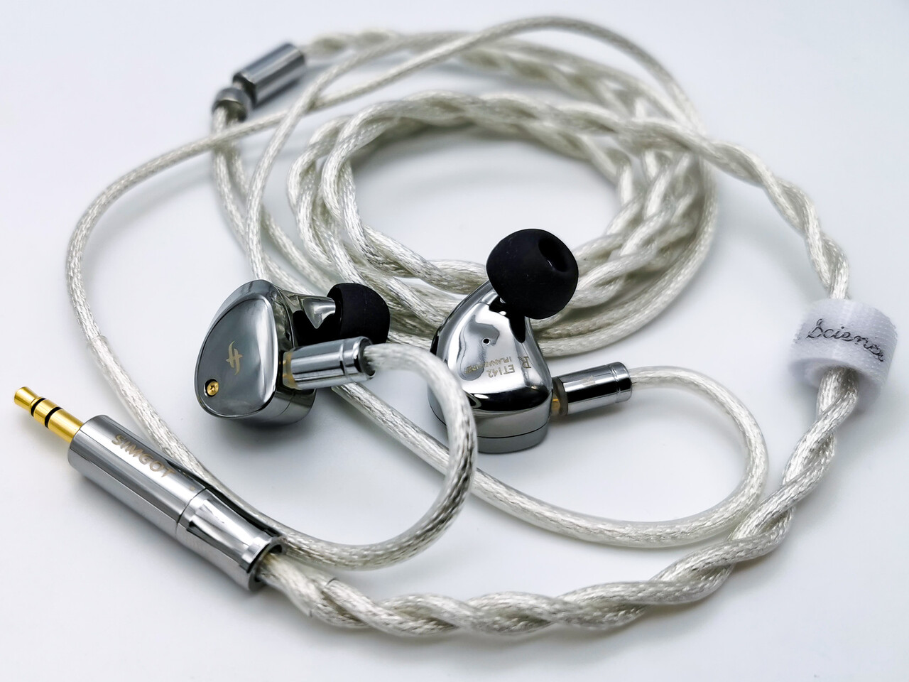 SIMGOT ET142」 12.1mm平面+多層PZTハイブリッド。同社らしい音