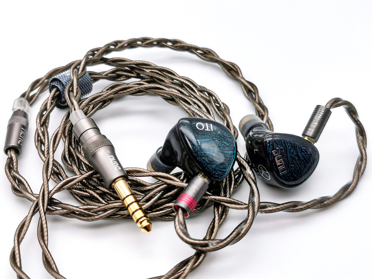 DUNU X KOTO ITO」 2DD+2BA構成でボーカル域と強力な低域による特徴的