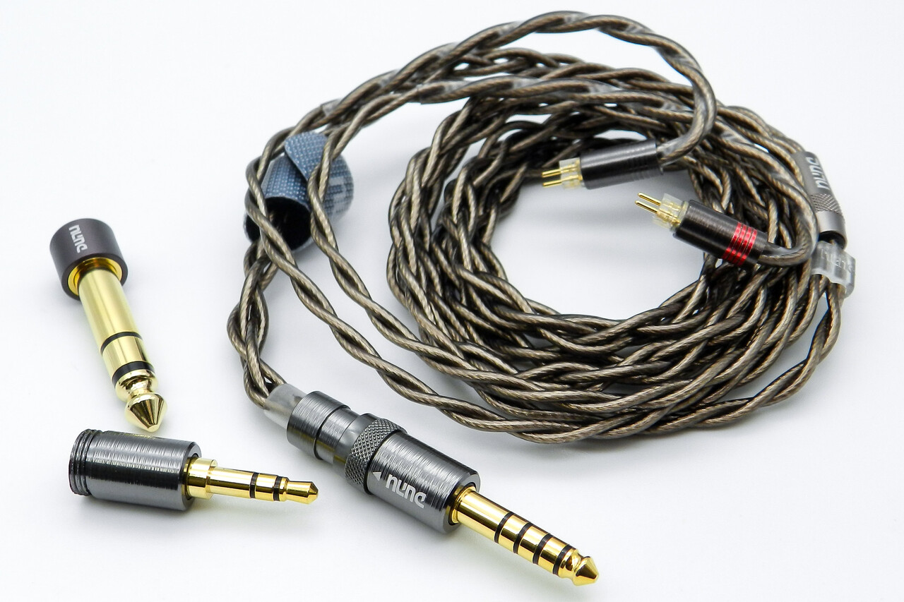 DUNU DN242」 2DD+4BA+2Planarの5Way構成に鮮やかなデザイン。最新の