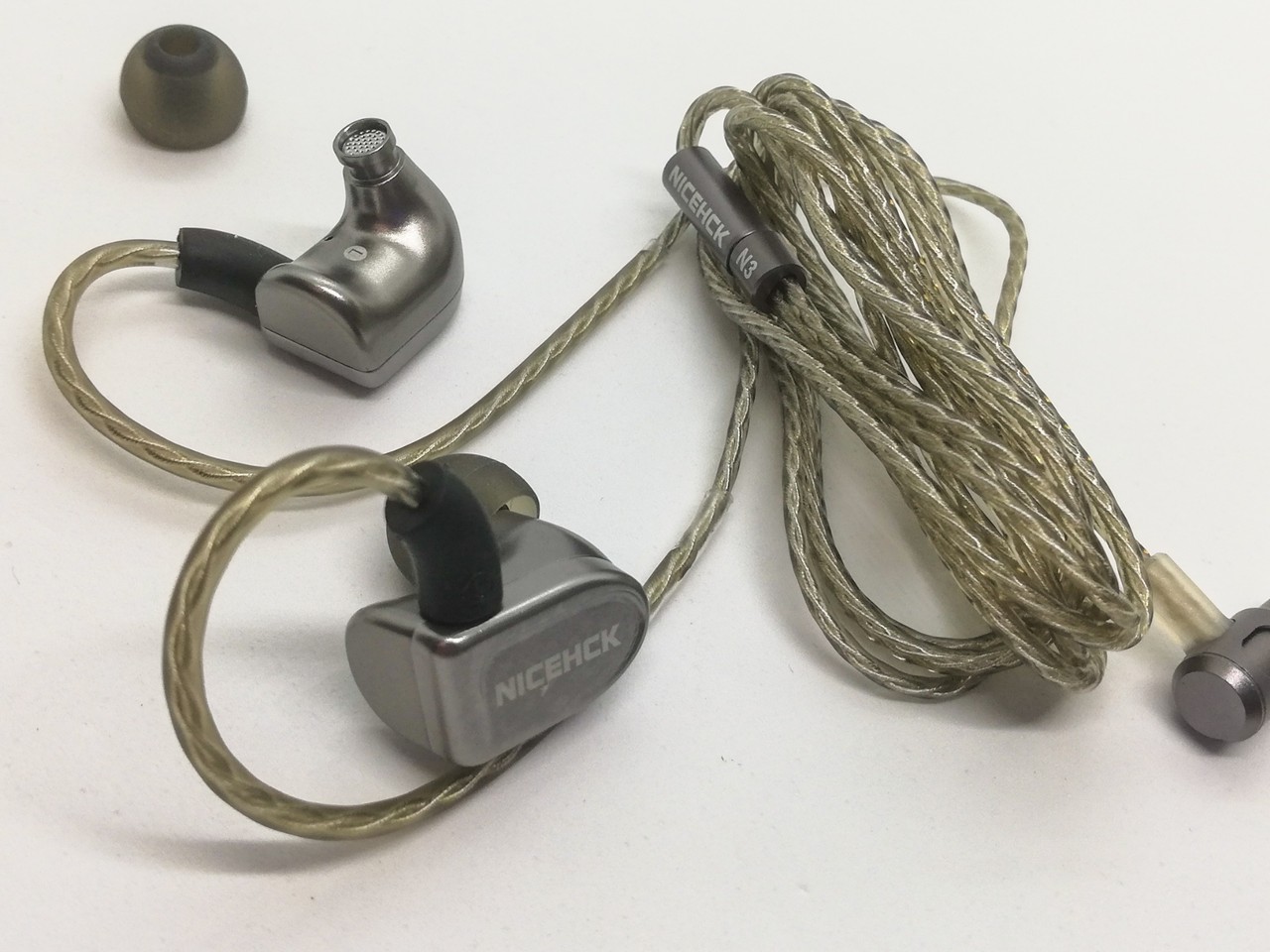 NICEHCK N3」 ハマる人はハマる超個性的サウンド。デュアルカーボン