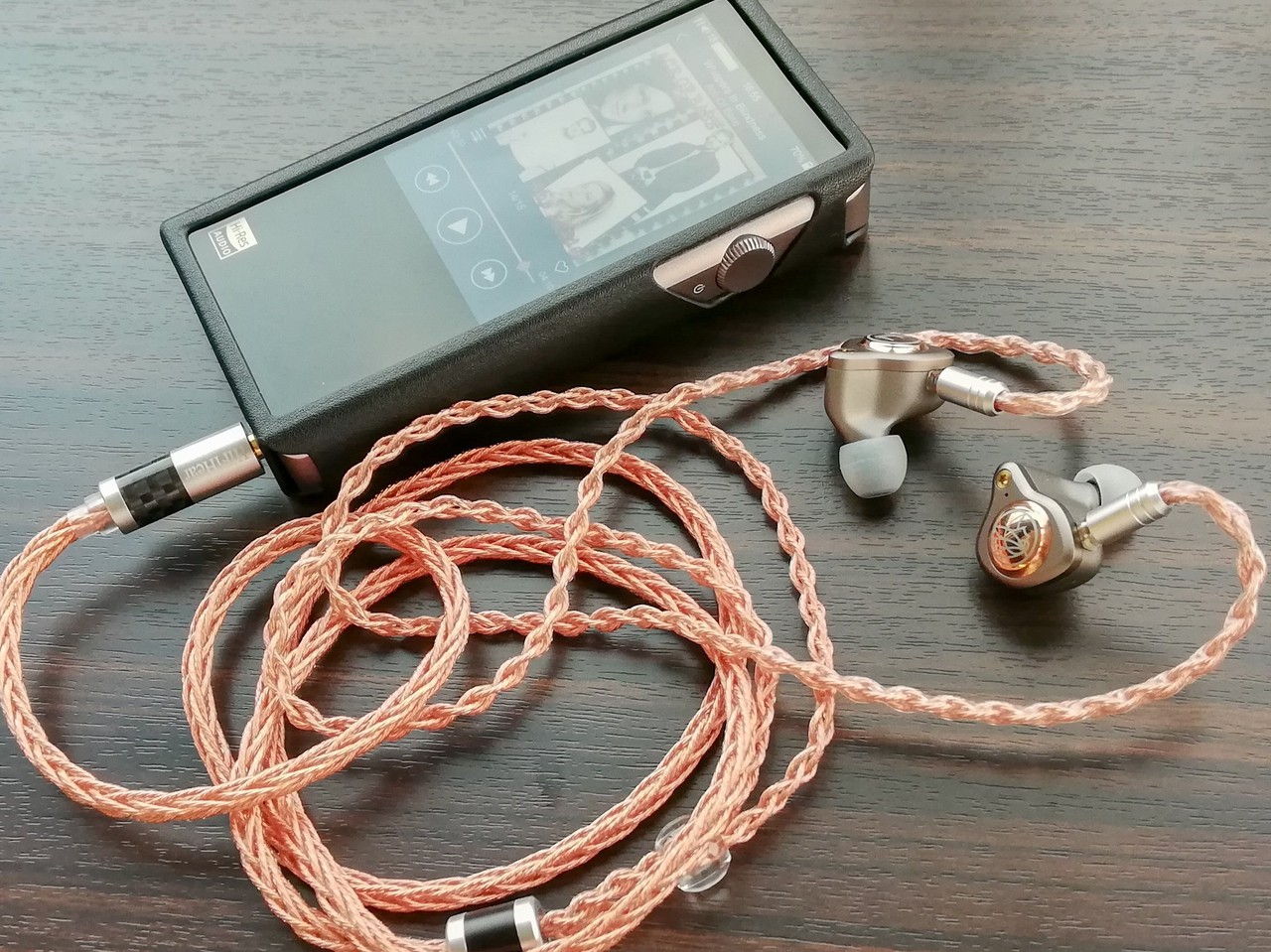 HiF4814」 あの金銀合金？ケーブルに8芯タイプが登場！使い勝手と