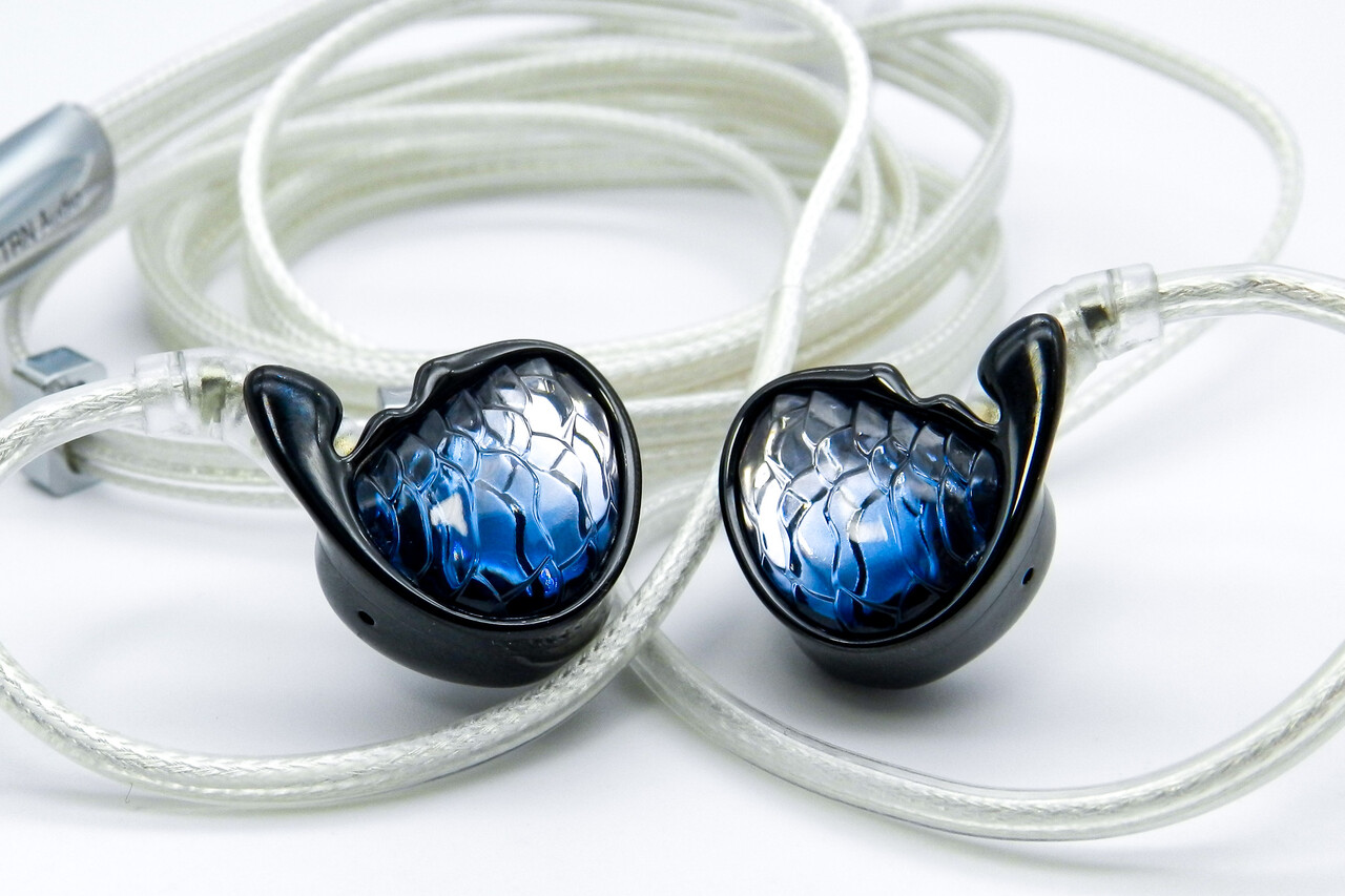 TRN Mermaid」 個性的デザインにガラス振動板DD+Knowles BA+2基の6mm