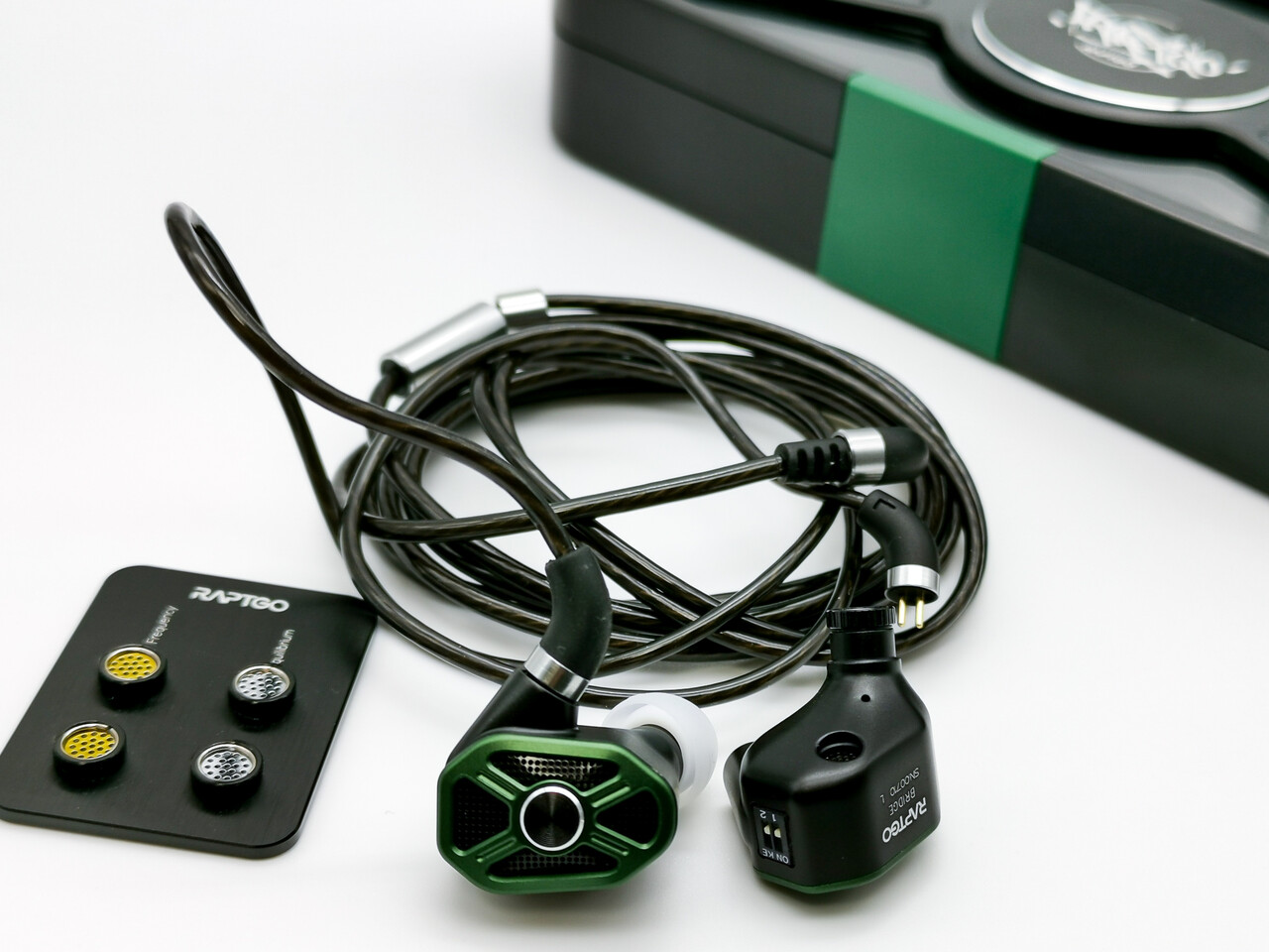 RAPTGO Bridge」 ギミック好きなら購入必至。2BA+2DD+PZT(圧電 RAPTGO Bridge」 ギミック好きなら購入必至。2BA+2DD+PZT(圧電