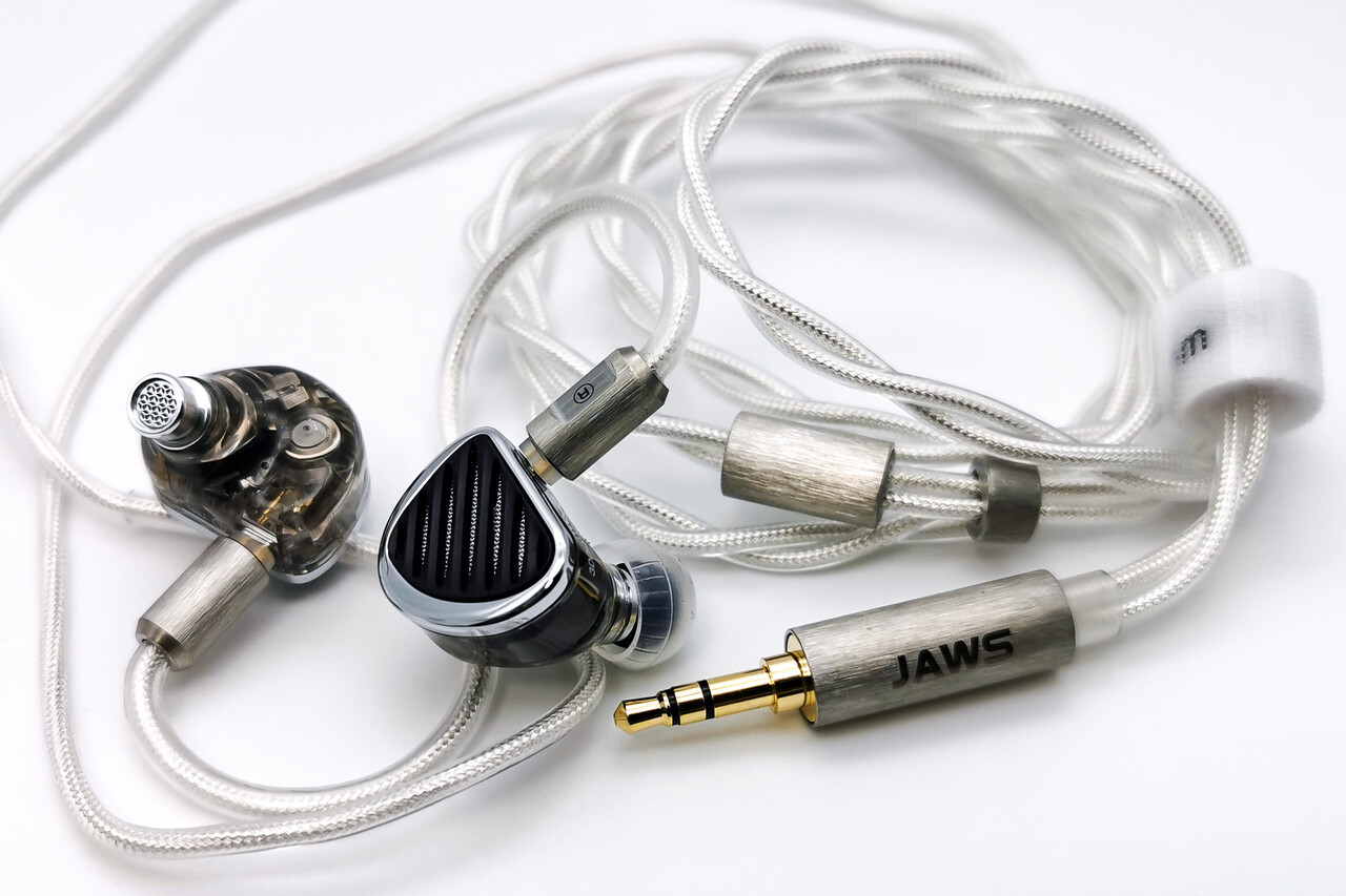 TRN JAWS」 サメをイメージしたデザインに4BA+3DD+1平面の8 TRN JAWS」 サメをイメージしたデザインに4BA+3DD+1平面の8