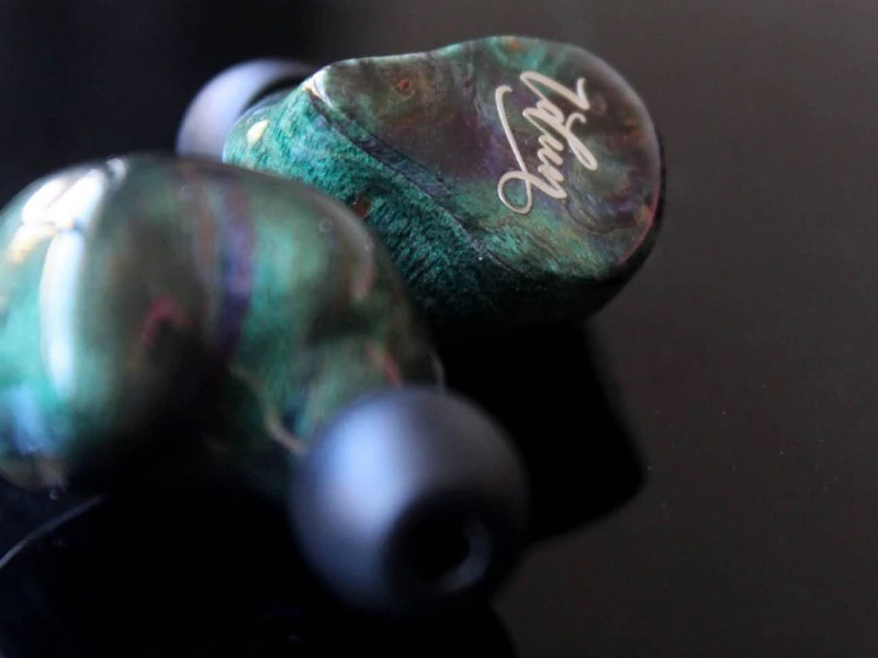 Kinera IDUN Deluxe」 とにかく美しいスタビウッド製シェルと音場感