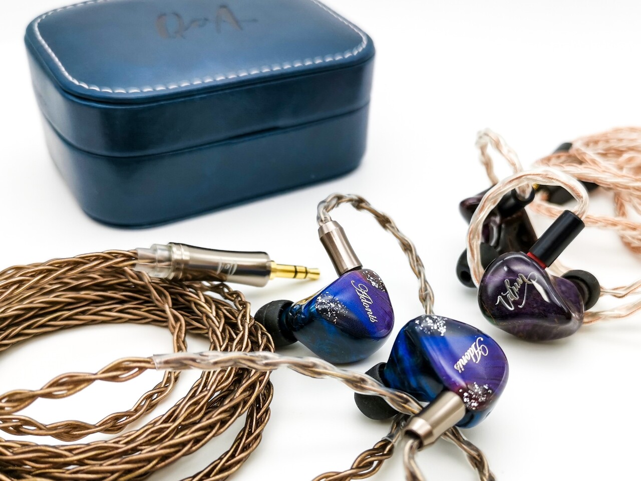 QoA Adonis + 4.4mmバランスケーブル付き QoA Adonis」 美しいフェイスとウッドシェル。まさに「見た目