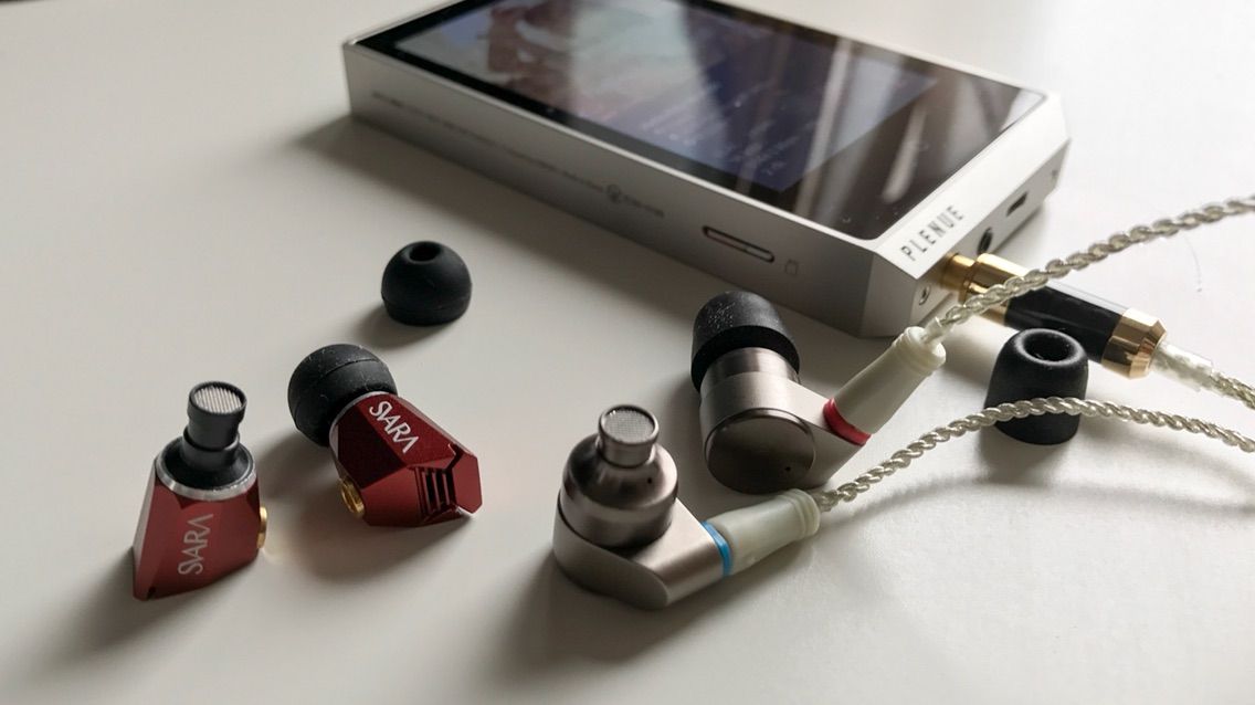 品未使用品　かっこいい ホリスターのイヤフォン　ブルーレッドライン　② 品未使用品 かっこいい ホリスターのイヤフォン ブルーレッドライン ②