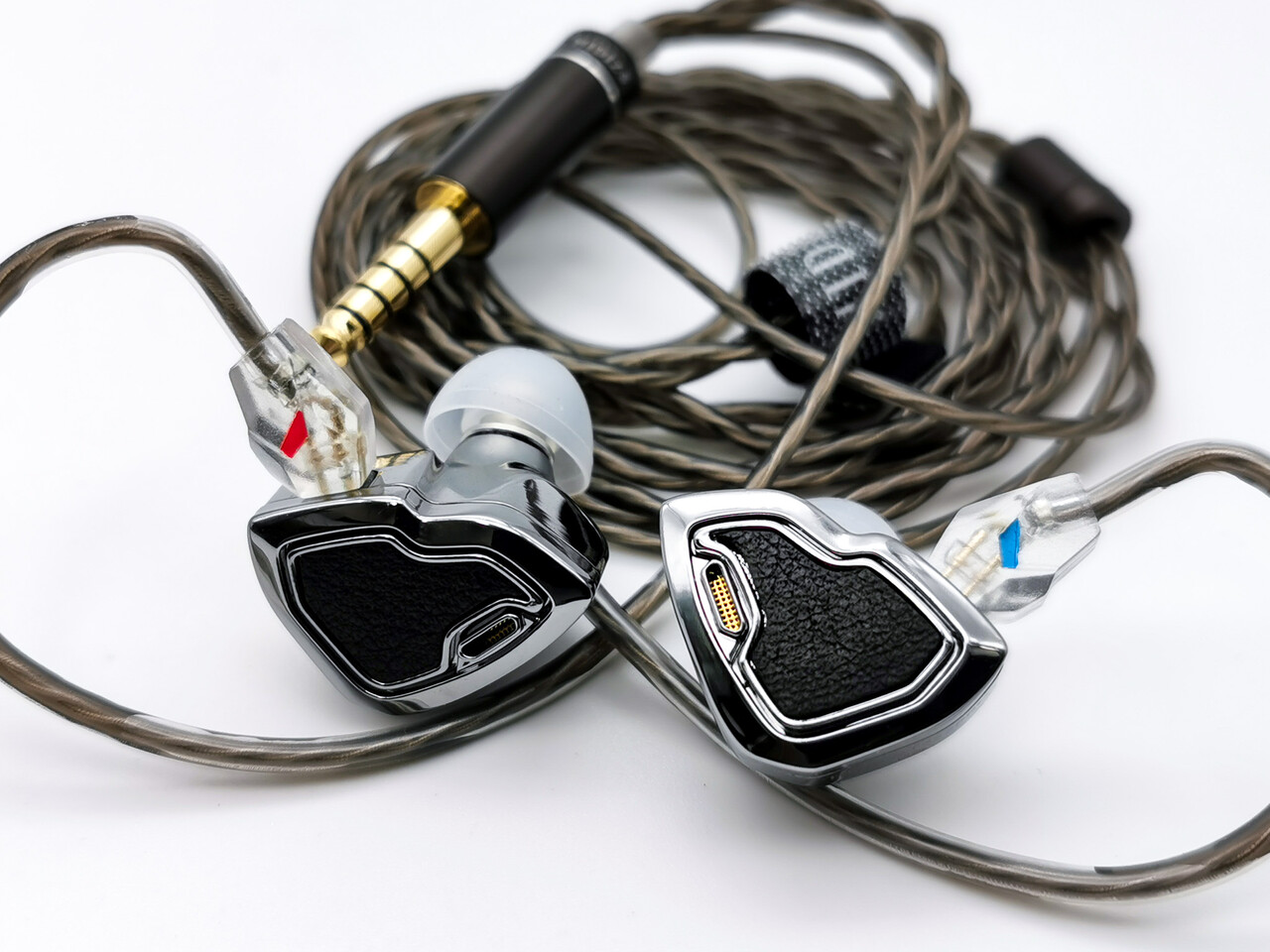 HIDIZS MS2 PRO」 独自BA+DLCコートPU+PEEK振動板DDのハイブリッド構成