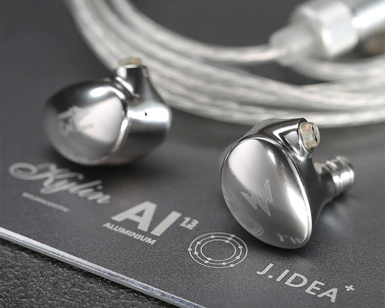 Whizzer HE03AL」 シンプルなメタリックデザイン、見た目を