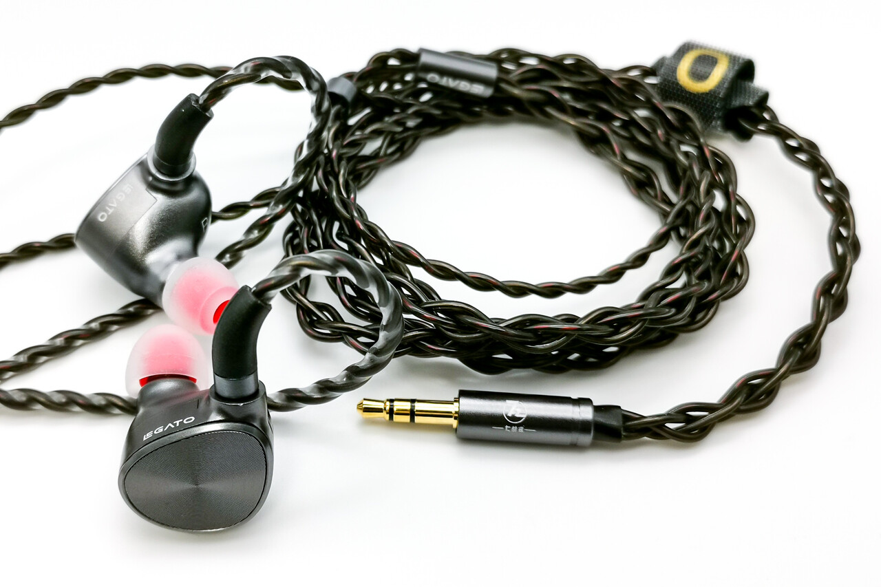 7Hz LEGATO」 6mm+10mmドライバーによる直列配置2DD構成 7Hz LEGATO」 6mm+10mmドライバーによる直列配置2DD構成