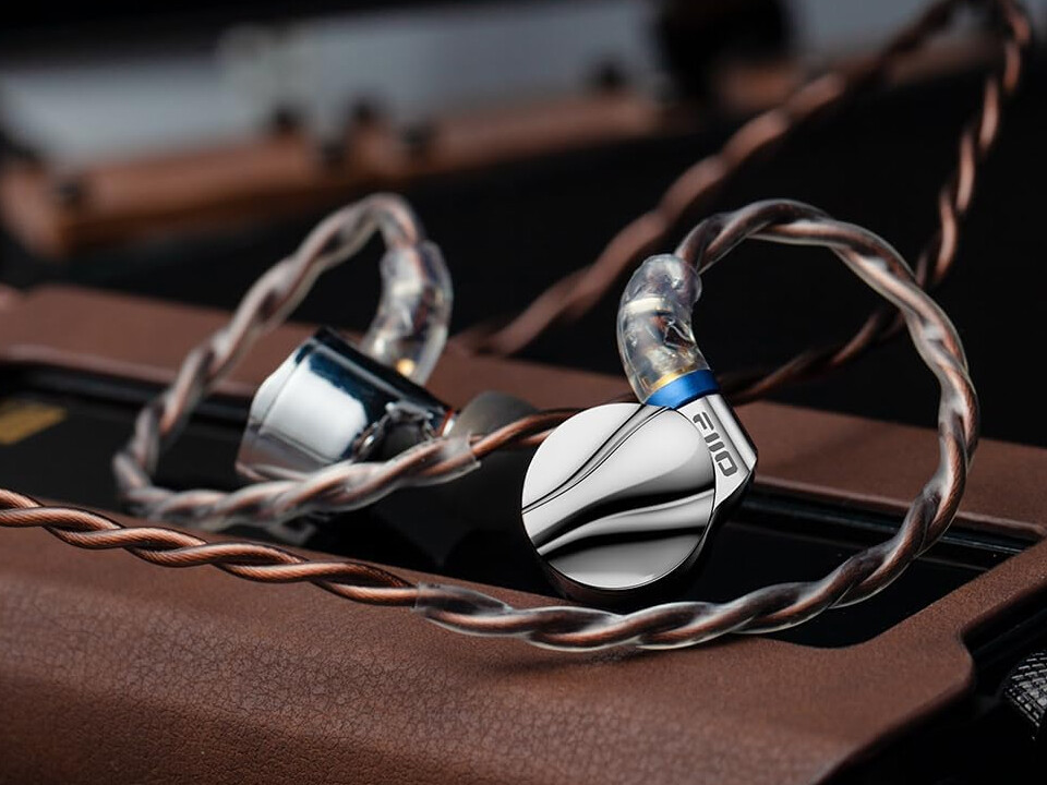 FiiO FD15」 大口径13.8mmドライバー搭載で質の高いニュートラル FiiO FD15」 大口径13.8mmドライバー搭載で質の高いニュートラル