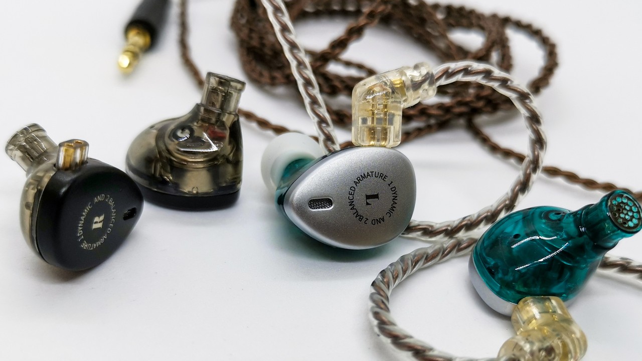 カホン　オーガニックバーボン　B KB EAR KB06」 2BA+1DDとは思えないコンパクトデザインに