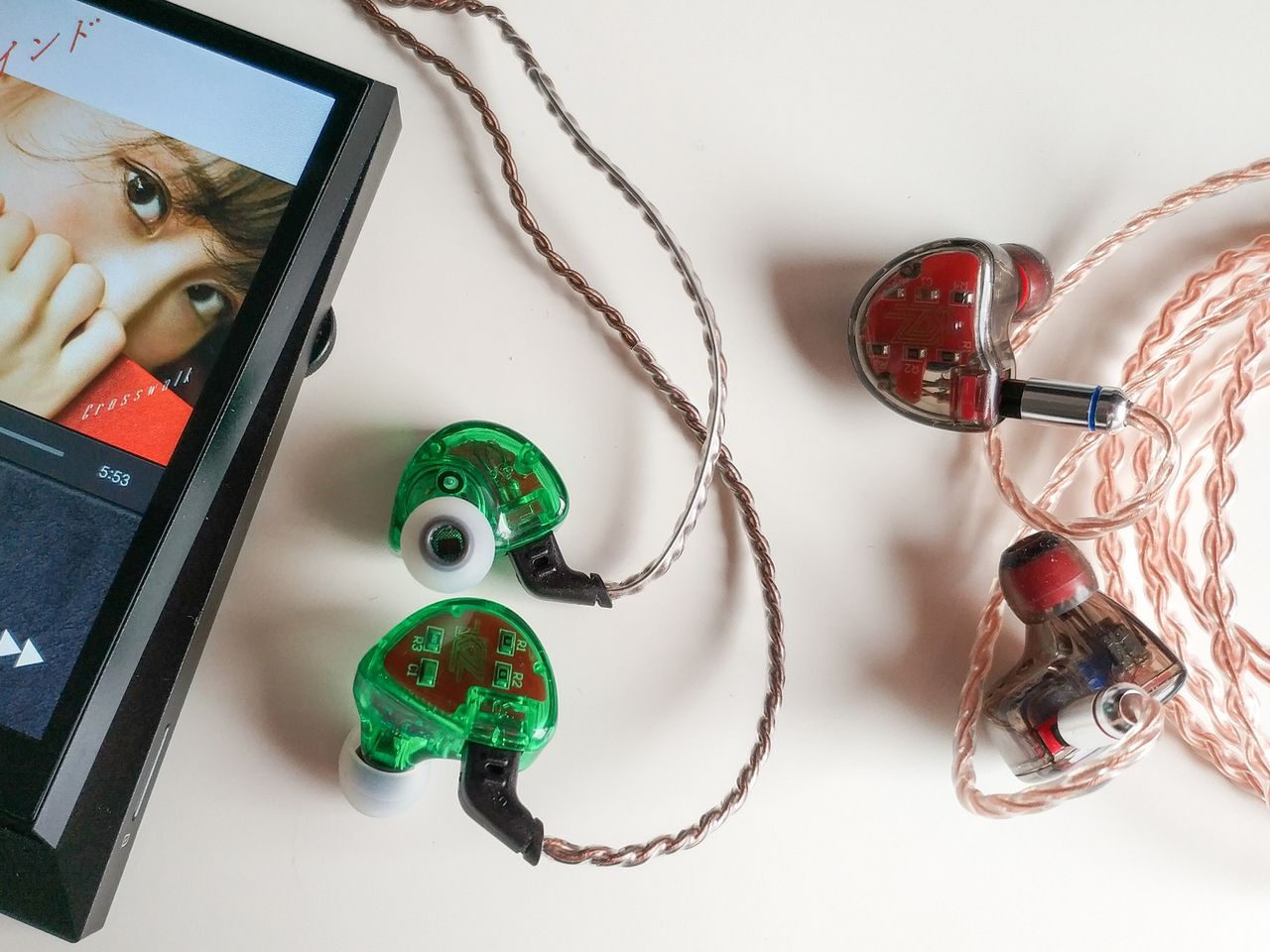 KZイヤホン入門キット(zs10、zs6、zs5、es4、zst、zsr他) KZ ES4」 コントロールされた中高域が気持ちいいKZの最新