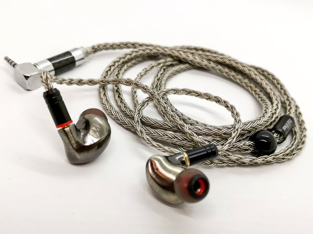 HiFiHear 「HiF4828 / HiF4827」 L型プラグが選べる HiFiHear 「HiF4828 / HiF4827」 L型プラグが選べる